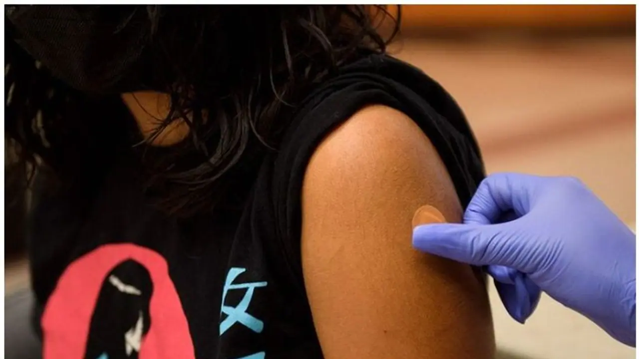 Covid Vaccine : അബുദാബിയില് അഞ്ചു മുതല് 11 വയസ്സു വരെയുള്ള കുട്ടികള്ക്ക് ഫൈസര് വാക്സിന് നല്കി തുടങ്ങി Covid Vaccine : അബുദാബിയില് അഞ്ചു മുതല് 11 വയസ്സു വരെയുള്ള കുട്ടികള്ക്ക് ഫൈസര് വാക്സിന് നല്കി തുടങ്ങി