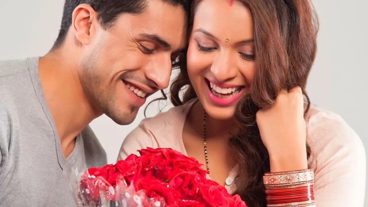 ರೊಮ್ಯಾಂಟಿಕ್ ದಾಂಪತ್ಯಕ್ಕಿಲ್ಲಿವೆ Flirting tips ರೊಮ್ಯಾಂಟಿಕ್ ದಾಂಪತ್ಯಕ್ಕಿಲ್ಲಿವೆ Flirting tips