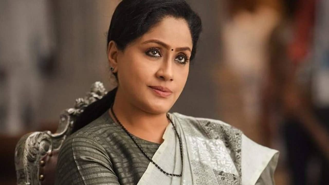 గాలిలో దీపంలా గురుకులాల్లో భద్రత.. కేసీఆర్ సర్కార్కు టైం దగ్గర పడింది: విజయశాంతి గాలిలో దీపంలా గురుకులాల్లో భద్రత.. కేసీఆర్ సర్కార్కు టైం దగ్గర పడింది: విజయశాంతి