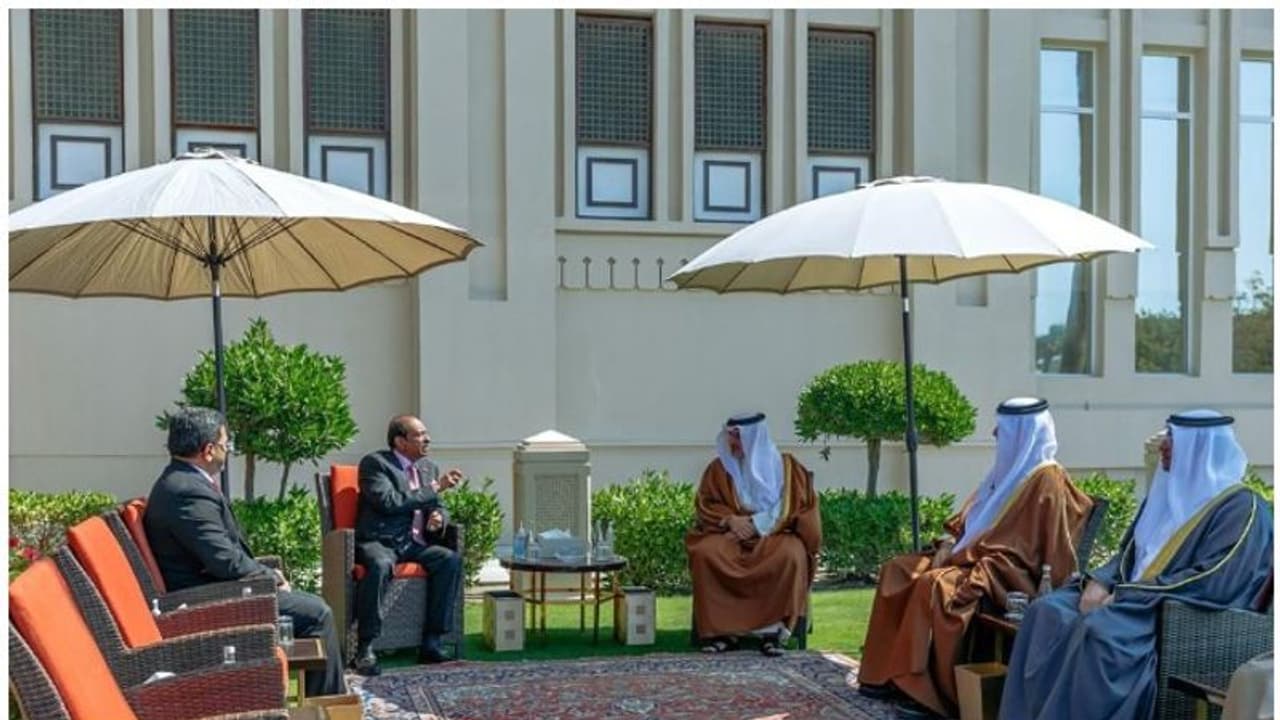 Golden Visa : ഗോള്ഡന് വിസ പദ്ധതി പ്രഖ്യാപിച്ച് ബഹ്റൈന്; ആദ്യ വ്യക്തിയായി യൂസഫലി Golden Visa : ഗോള്ഡന് വിസ പദ്ധതി പ്രഖ്യാപിച്ച് ബഹ്റൈന്; ആദ്യ വ്യക്തിയായി യൂസഫലി