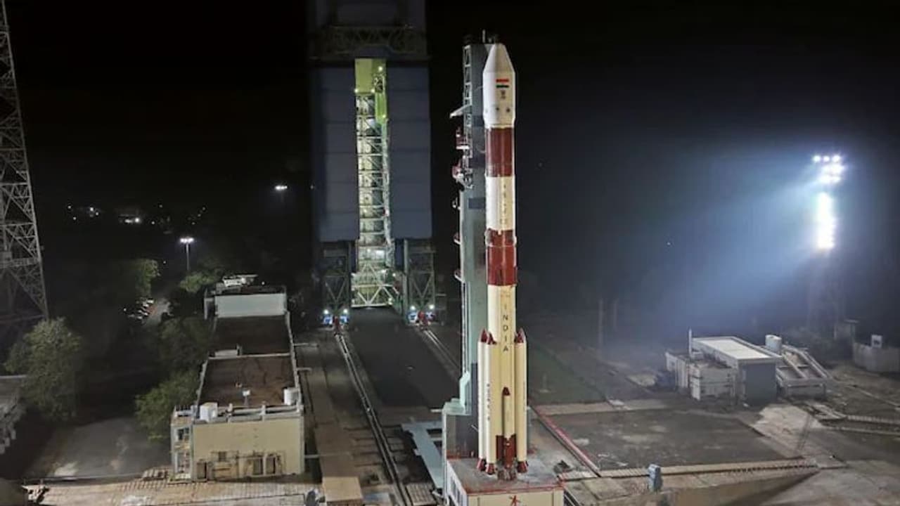 Valentine's Day पर इसरो का शानदार गिफ्ट; नया सैटेलाइट लांच, जंगल जमीन बचाने के साथ बाढ़ से अलर्ट करेगा
