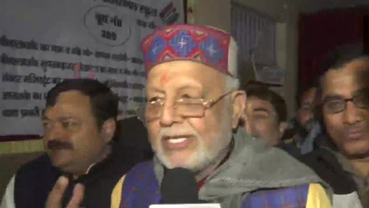 UP Chunav 2022: वोट करने के बाद बोले वित्त मंत्री सुरेश खन्ना हम 300 से ज़्यादा सीटें जीतेंगे UP Chunav 2022: वोट करने के बाद बोले वित्त मंत्री सुरेश खन्ना हम 300 से ज़्यादा सीटें जीतेंगे