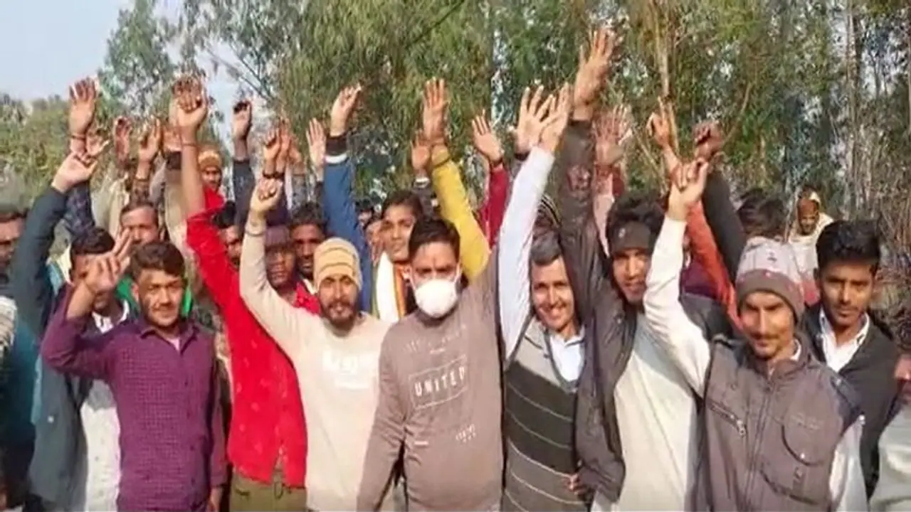 मुरादाबाद में ग्रामीणों ने किया यूपी चुनाव का बहिष्कार, मतदान स्थल पर पसरा सन्नाटा मुरादाबाद में ग्रामीणों ने किया यूपी चुनाव का बहिष्कार, मतदान स्थल पर पसरा सन्नाटा