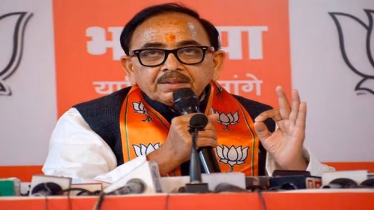 यूपी चुनाव: महेंद्र नाथ पांडेय का अखिलेश पर तंज, बोले 'अपराधियों को संरक्षण देने में पिता से भी निकले आगे'