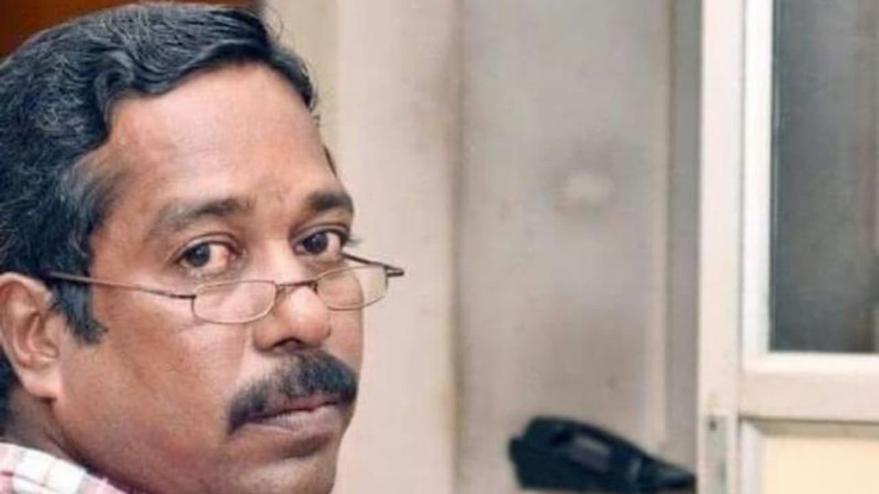 சரியாக சம்பளம் தராததால்.. தற்கொலை செய்துகொண்ட புகைப்படக்காரர்.. சென்னையில் பரபரப்பு சம்பவம் !! சரியாக சம்பளம் தராததால்.. தற்கொலை செய்துகொண்ட புகைப்படக்காரர்.. சென்னையில் பரபரப்பு சம்பவம் !!