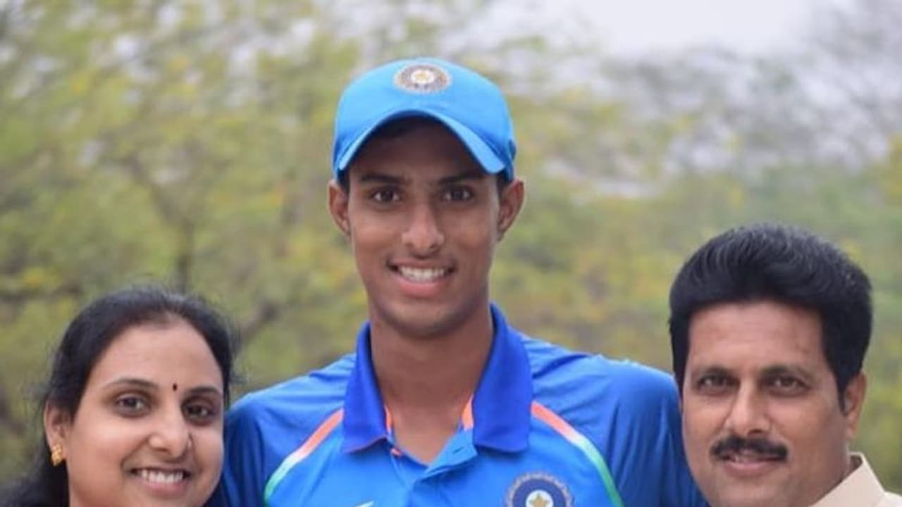 IPL 2022 'ನನ್ನ ಅಪ್ಪ ಅಪ್ಪನಿಗಾಗಿ ಮನೆ ಖರೀದಿಸೋದು ನನ್ನ ಏಕೈಕ ಗುರಿ' ಎಂದ ಸೆನ್ಸೇಷನ್ ತಿಲಕ್ ವರ್ಮ!