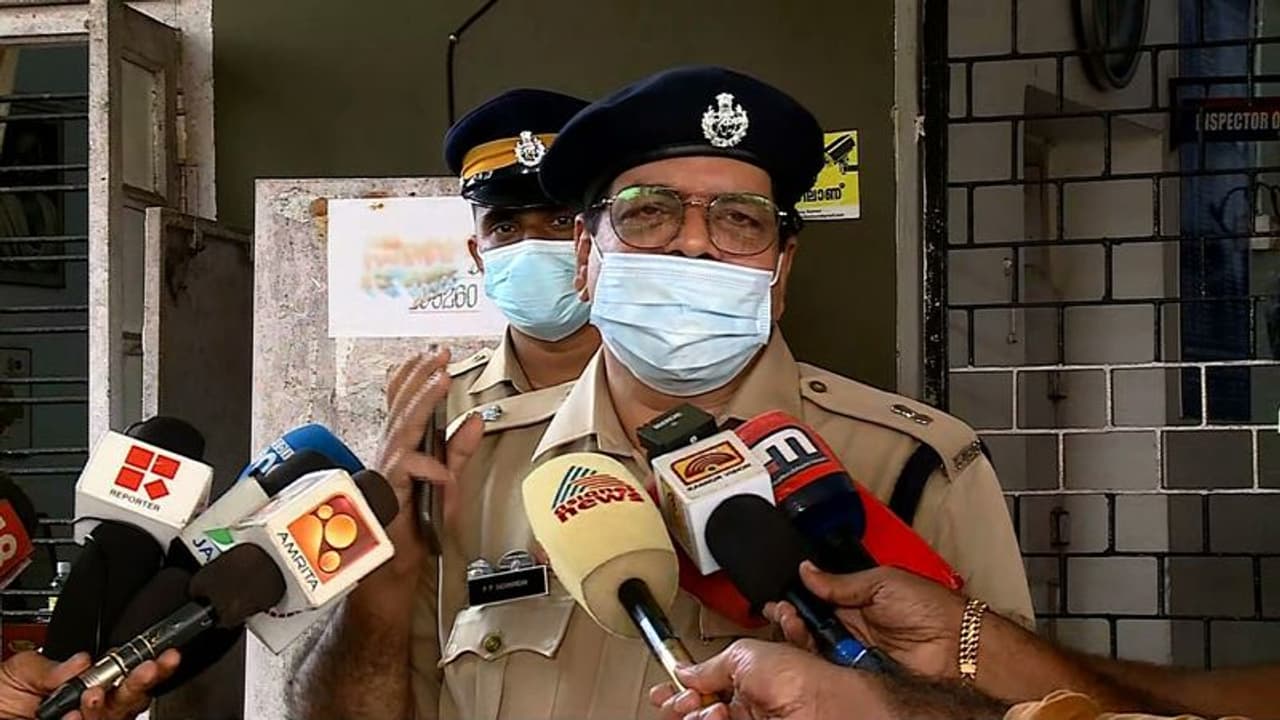 കല്യാണാഘോഷത്തിനിടെയുള്ള സ്ഫോടനം; ഒരാള് അറസ്റ്റില്, മരിച്ചത് പ്രതികളുടെ കൂടെയുണ്ടായിരുന്ന ആളെന്നും എസിപി കല്യാണാഘോഷത്തിനിടെയുള്ള സ്ഫോടനം; ഒരാള് അറസ്റ്റില്, മരിച്ചത് പ്രതികളുടെ കൂടെയുണ്ടായിരുന്ന ആളെന്നും എസിപി