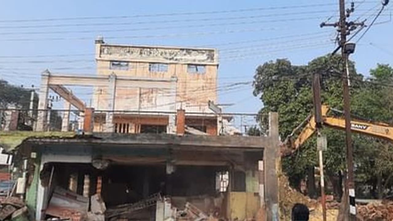 ரூ.100 கோடி சொத்து ஆக்கிரமிப்பு.. மோசடி செய்த திமுக பிரமுகர் ? மாஸ் காட்டிய மாநகராட்சி ரூ.100 கோடி சொத்து ஆக்கிரமிப்பு.. மோசடி செய்த திமுக பிரமுகர் ? மாஸ் காட்டிய மாநகராட்சி