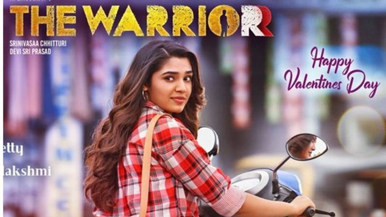 The Warrior: ‘ది వారియర్’నుంచి కృతి శెట్టి ఫస్ట్ లుక్ రిలీజ్.. మెస్మరైజ్ చేస్తున్న ‘విజిల్ మహాలక్ష్మి’ The Warrior: ‘ది వారియర్’నుంచి కృతి శెట్టి ఫస్ట్ లుక్ రిలీజ్.. మెస్మరైజ్ చేస్తున్న ‘విజిల్ మహాలక్ష్మి’