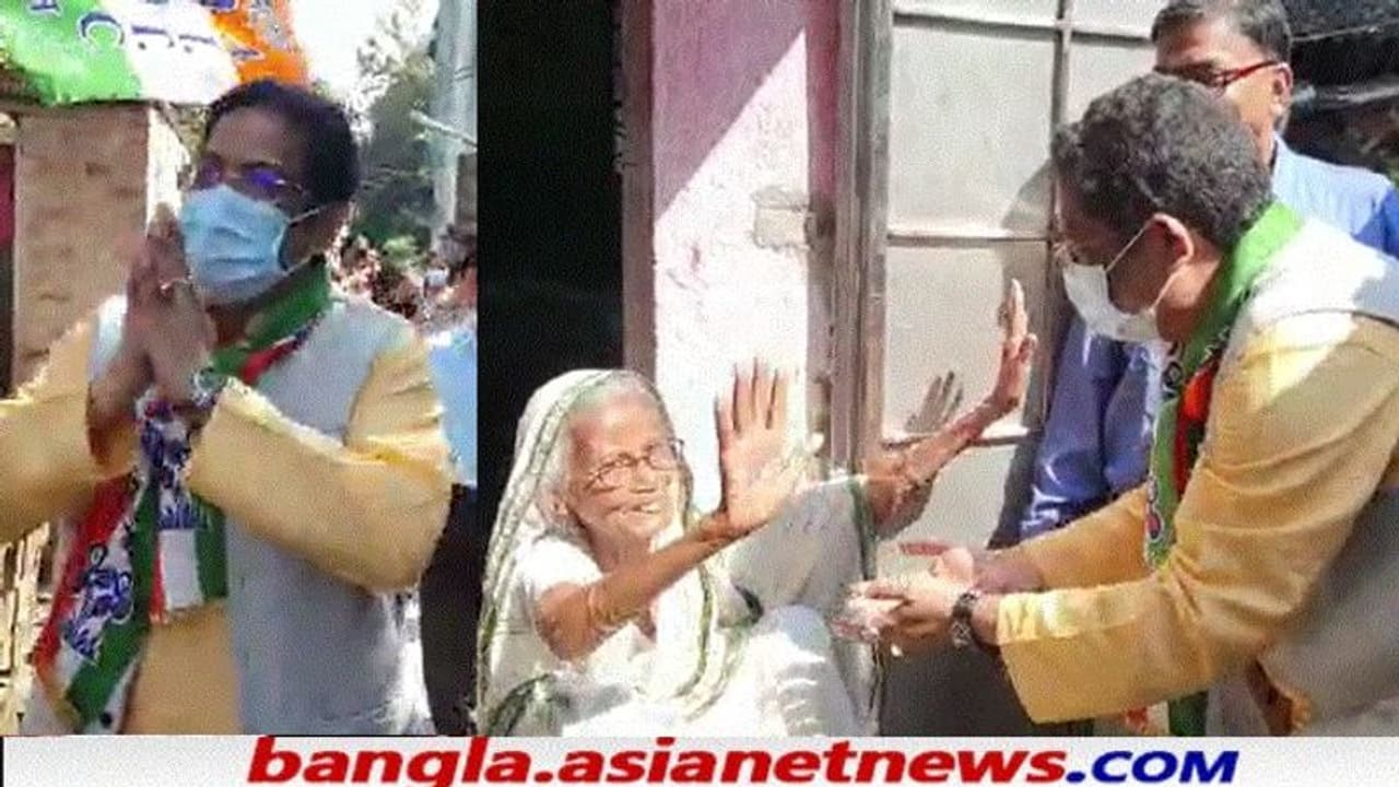 'ব্যালটবক্স থেকে জোড়া ফুলই বেরোবে', জল নিকাশিকে হাতিয়ার করে প্রচারে মহেশতলার তৃণমূল প্রার্থী 'ব্যালটবক্স থেকে জোড়া ফুলই বেরোবে', জল নিকাশিকে হাতিয়ার করে প্রচারে মহেশতলার তৃণমূল প্রার্থী