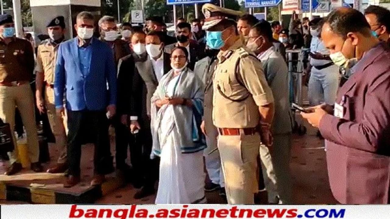 'মাথা নত করে মানুষের কাছে যেতে হবে', জয়ী কাউন্সিলরদের 'চাহিদা কমানোর' নির্দেশ মমতার