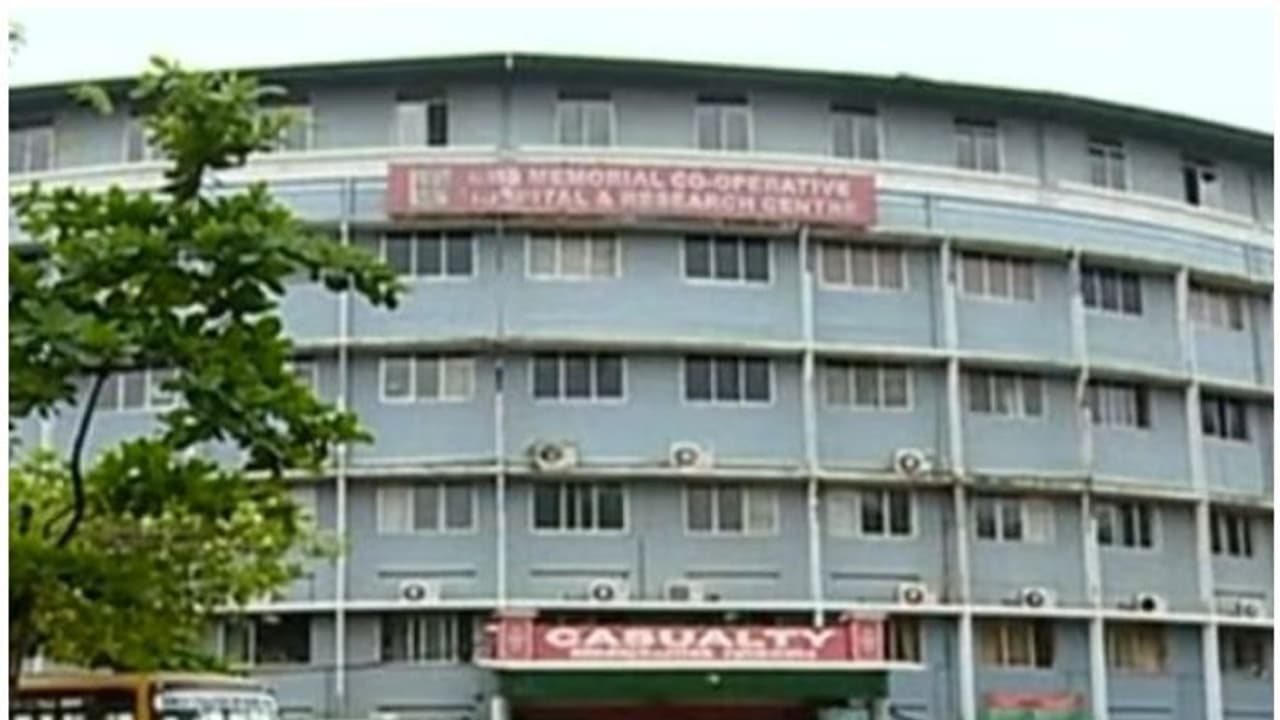 പെരിന്തല്മണ്ണയില് ഡോക്ടറെ കയ്യേറ്റം ചെയ്ത സംഭവം; സമരം ശക്തമാക്കി ഐഎംഎ, സംസ്ഥാന തലത്തിലേക്ക് വ്യാപിപ്പിക്കും പെരിന്തല്മണ്ണയില് ഡോക്ടറെ കയ്യേറ്റം ചെയ്ത സംഭവം; സമരം ശക്തമാക്കി ഐഎംഎ, സംസ്ഥാന തലത്തിലേക്ക് വ്യാപിപ്പിക്കും