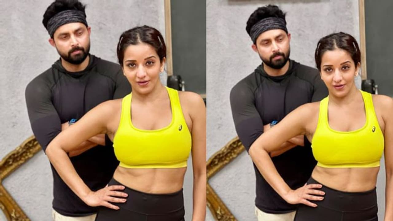 Valentine's Day पर रोमांटिक हुई Monalisa, शॉर्ट ड्रेस में पति संग इश्क में डूबी आईं नजर, देखें Video Valentine's Day पर रोमांटिक हुई Monalisa, शॉर्ट ड्रेस में पति संग इश्क में डूबी आईं नजर, देखें Video