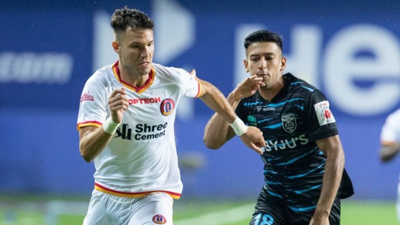 ISL 2021 22: ഈസ്റ്റ് ബംഗാളിനെതിരെ കേരളാ ബ്ലാസ്റ്റേഴ്സ് മുന്നില് ISL 2021 22: ഈസ്റ്റ് ബംഗാളിനെതിരെ കേരളാ ബ്ലാസ്റ്റേഴ്സ് മുന്നില്