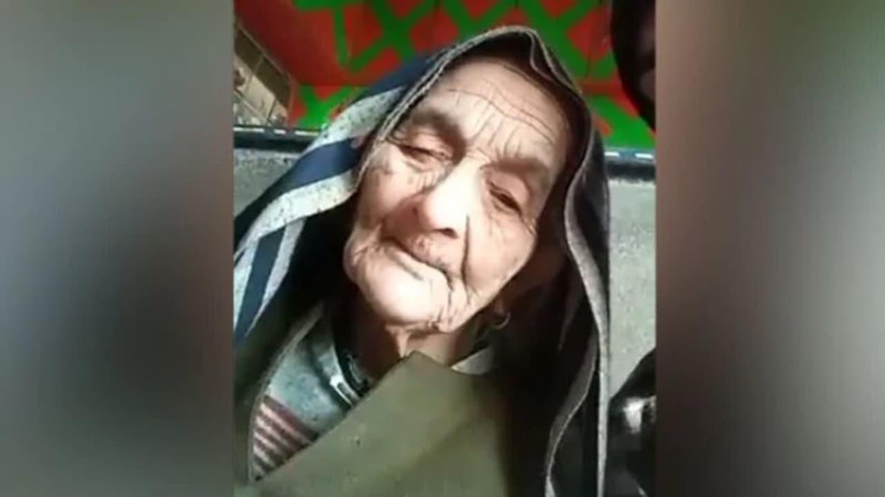 ഇംഗ്ലീഷ് പറയുന്ന കശ്മീരി മുത്തശ്ശി, സ്നേഹംകൊണ്ട് പൊതിഞ്ഞ് സോഷ്യൽ മീഡിയ