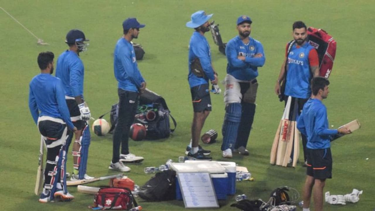 টি২০ সিরিজ শুরুর আগে টিম ইন্ডিয়ায় বড় ধাক্কা, চোটের কারণে ছিটকে গেলেন তারকা অলরাউন্ডার টি২০ সিরিজ শুরুর আগে টিম ইন্ডিয়ায় বড় ধাক্কা, চোটের কারণে ছিটকে গেলেন তারকা অলরাউন্ডার