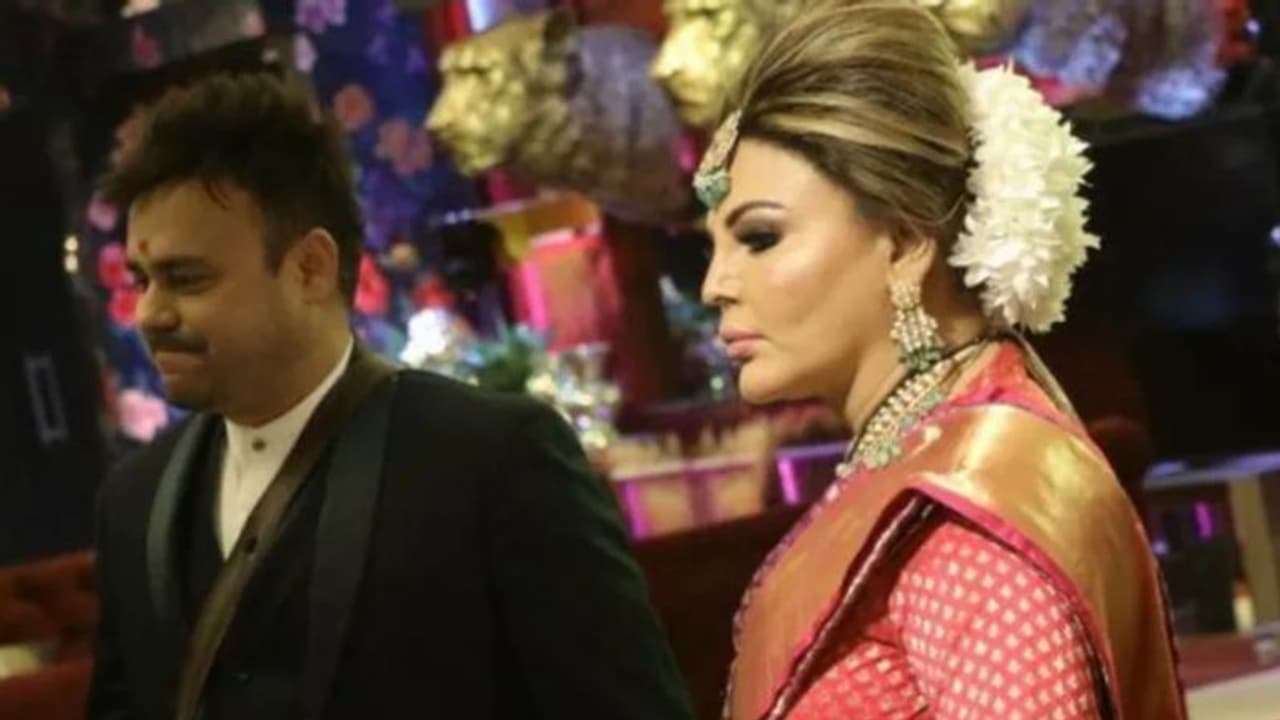 Rakhi sawant :காதலர் தினத்தன்று விவாகரத்து! காதல் கணவரை கழட்டிவிட்டு ரசிகர்களுக்கு ஷாக் கொடுத்த பிக்பாஸ் நடிகை Rakhi sawant :காதலர் தினத்தன்று விவாகரத்து! காதல் கணவரை கழட்டிவிட்டு ரசிகர்களுக்கு ஷாக் கொடுத்த பிக்பாஸ் நடிகை