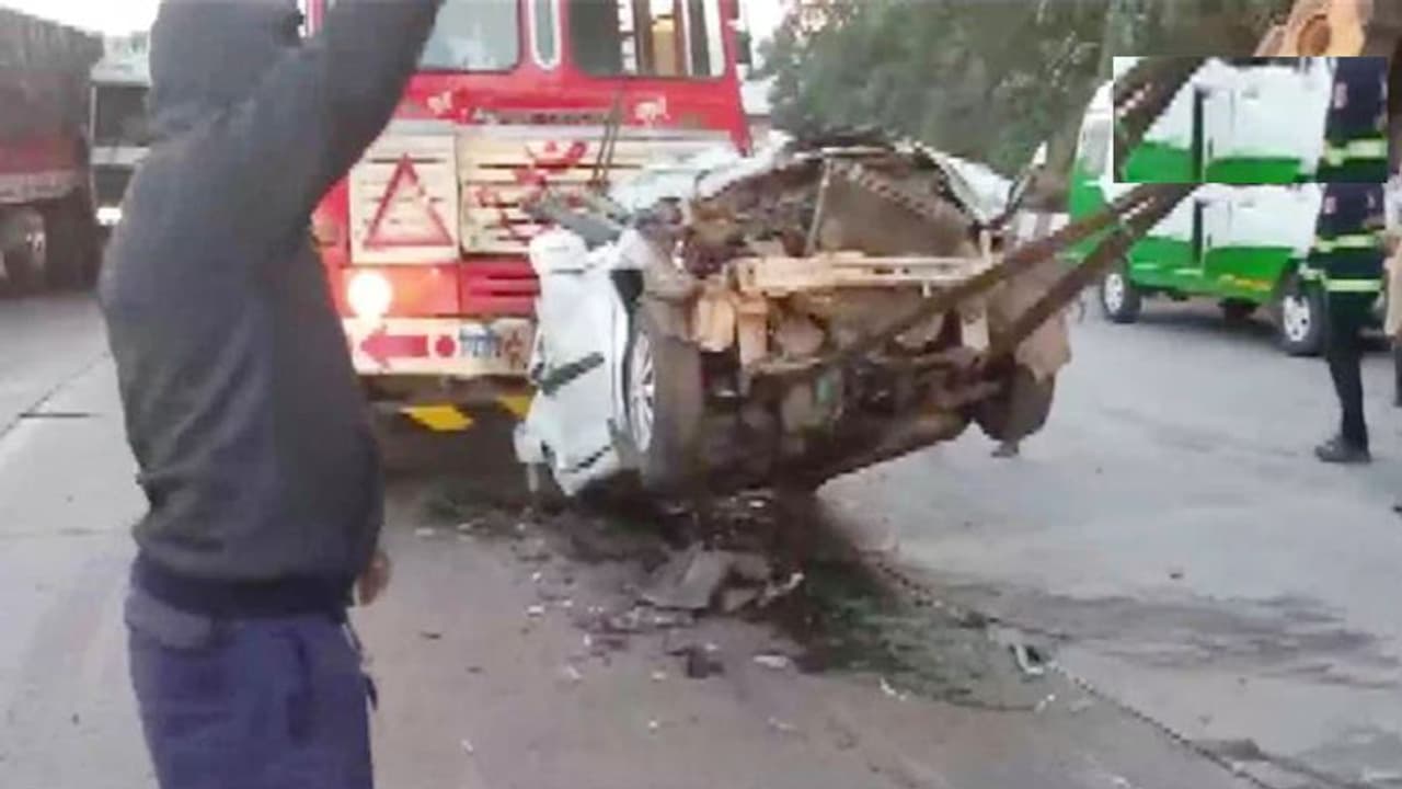 मुंबई पुणे एक्सप्रेसवे पर मौत बनकर दौड़ा ट्रक, ट्रैफिक में फंसे वाहनों को टक्कर मारी, 4 की जान गई, 7 जख्मी