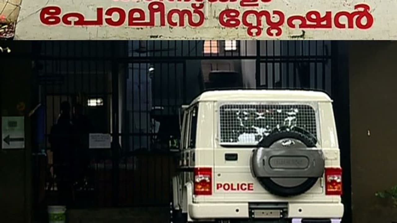 രോഗിക്ക് സാധനങ്ങൾ നൽകിയ മടങ്ങിയവരെ സമരാനുകൂലികൾ മർദ്ദിച്ചു