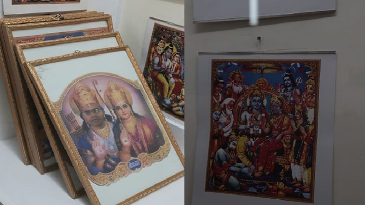 Inside Story: राम दरबार के चित्र से छेड़छाड़ करना BHU प्रोफेसर को पड़ा भारी, छात्रों ने जमकर किया विरोध Inside Story: राम दरबार के चित्र से छेड़छाड़ करना BHU प्रोफेसर को पड़ा भारी, छात्रों ने जमकर किया विरोध