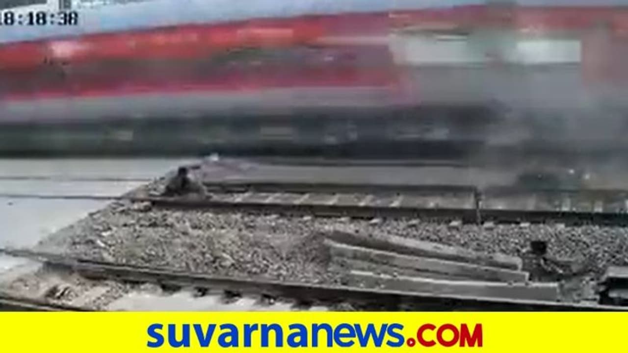 ಬೈಕ್‌ ಪುಡಿಪುಡಿ... ಸಾವಿನಿಂದ ಗ್ರೇಟ್‌ ಎಸ್ಕೇಪ್‌ ಆದ ಯುವಕ... ನೋಡಿ ಭಯಾನಕ ವಿಡಿಯೋ