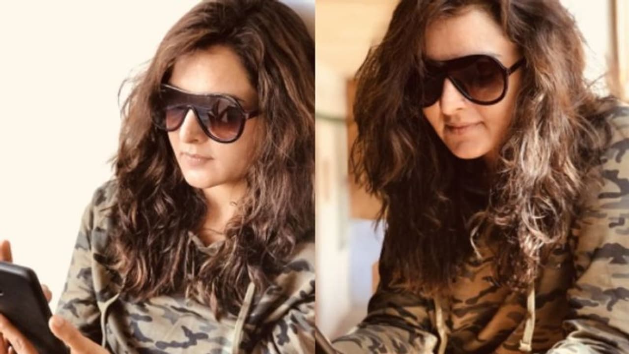 Manju Warrier : സ്റ്റൈലായി മഞ്ജു വാര്യര്, ഫോട്ടോ ഏറ്റെടുത്ത് ആരാധകര് Manju Warrier : സ്റ്റൈലായി മഞ്ജു വാര്യര്, ഫോട്ടോ ഏറ്റെടുത്ത് ആരാധകര്