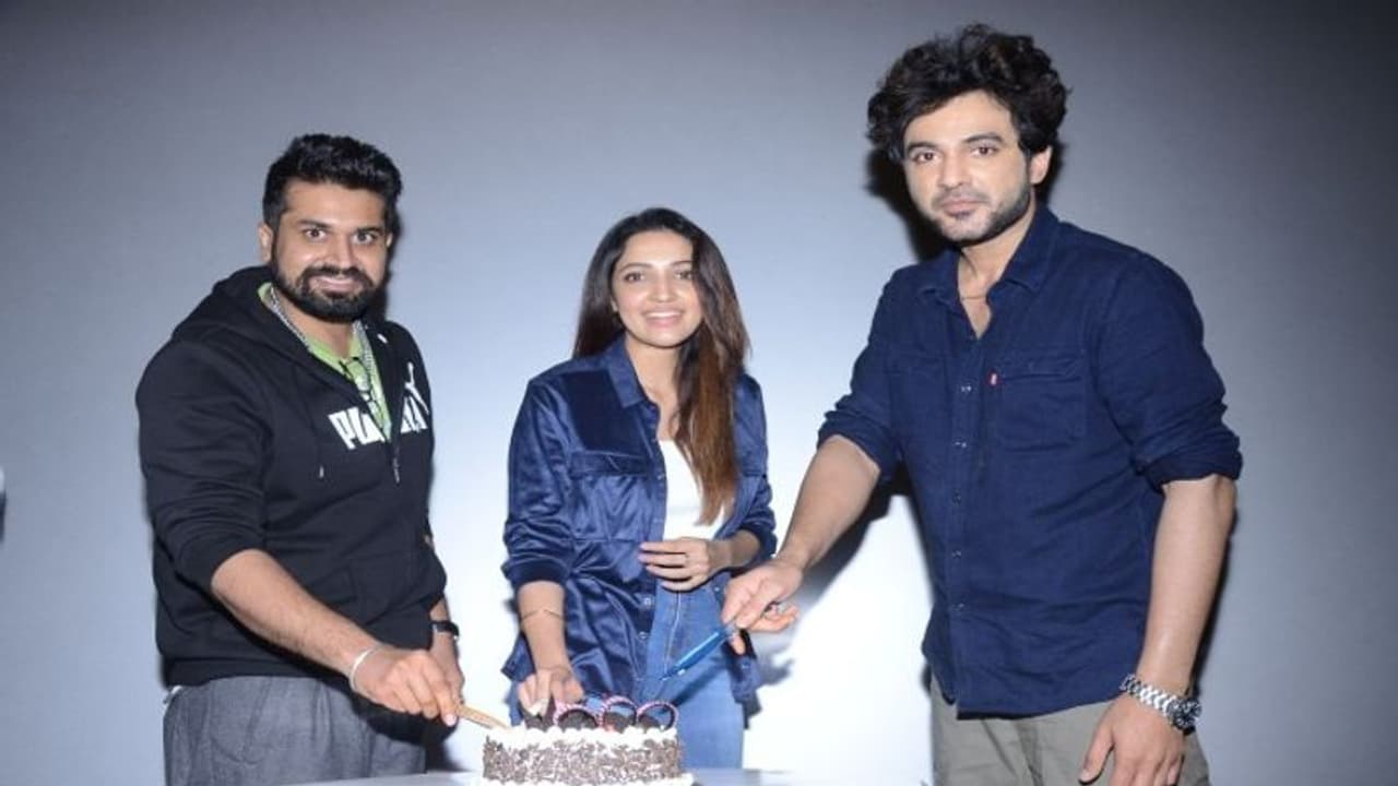 Dj Tillu Success Trips: గుంటూరు లో డిజే టిల్లు హడావిడి... మోత మోగించేస్తున్నారు.