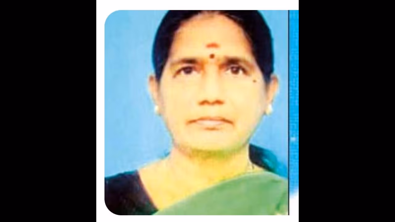 நடிகை ஊர்வசியின் அண்ணி தூக்கிட்டு தற்கொலை.. வறுமையின் காரணமாக நேர்ந்த துயரம். நடிகை ஊர்வசியின் அண்ணி தூக்கிட்டு தற்கொலை.. வறுமையின் காரணமாக நேர்ந்த துயரம்.