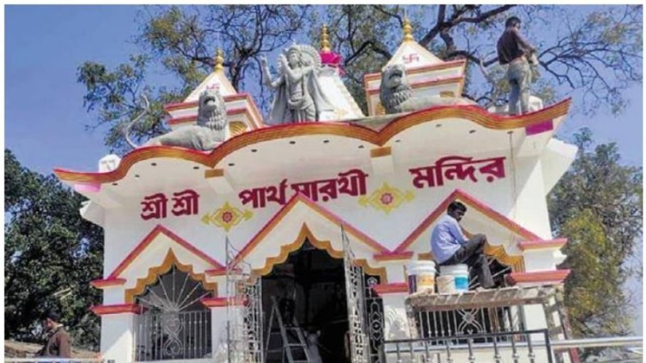 Muslim man built temple : 42 ലക്ഷം രൂപ ചെലവാക്കി ശ്രീകൃഷ്ണ ക്ഷേത്രം നിര്മിച്ച് മുസ്ലിം വ്യവസായി Muslim man built temple : 42 ലക്ഷം രൂപ ചെലവാക്കി ശ്രീകൃഷ്ണ ക്ഷേത്രം നിര്മിച്ച് മുസ്ലിം വ്യവസായി