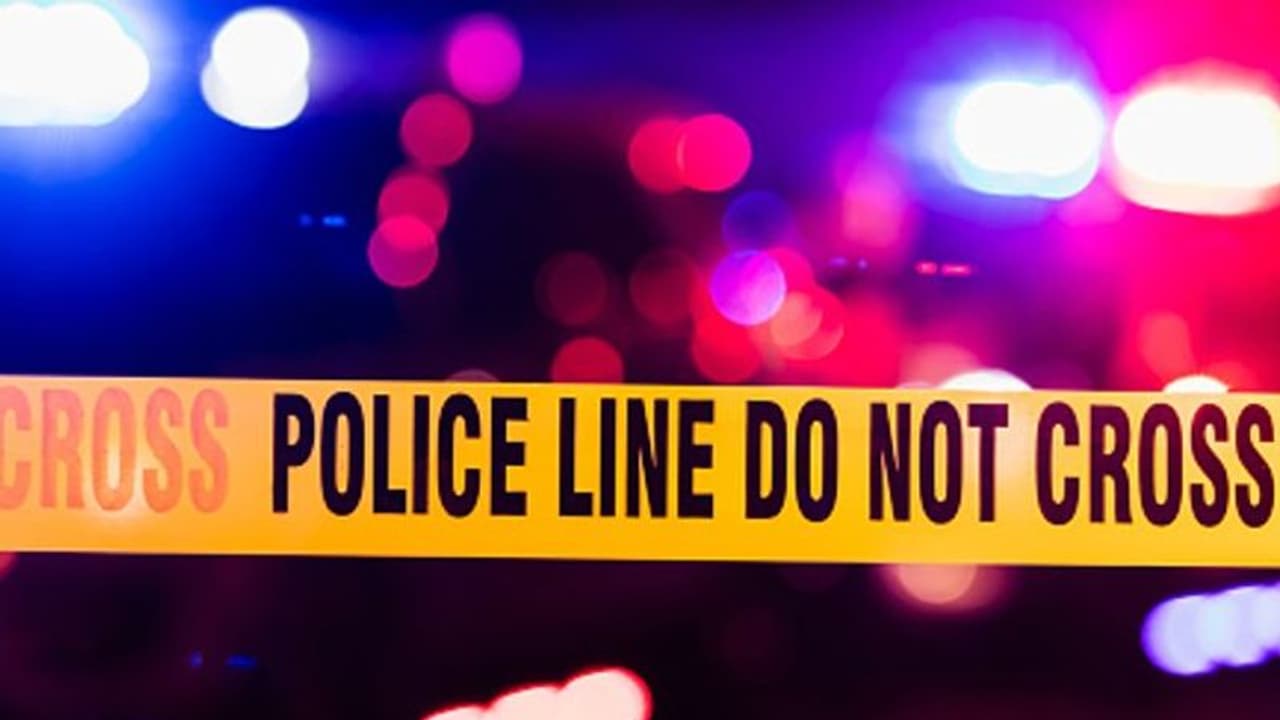 প্রেমে প্রত্যাখান, পরিবারের সকলের সামনে তরুণীর গলায় ব্লেড চালিয়ে দিল প্রেমিক প্রেমে প্রত্যাখান, পরিবারের সকলের সামনে তরুণীর গলায় ব্লেড চালিয়ে দিল প্রেমিক