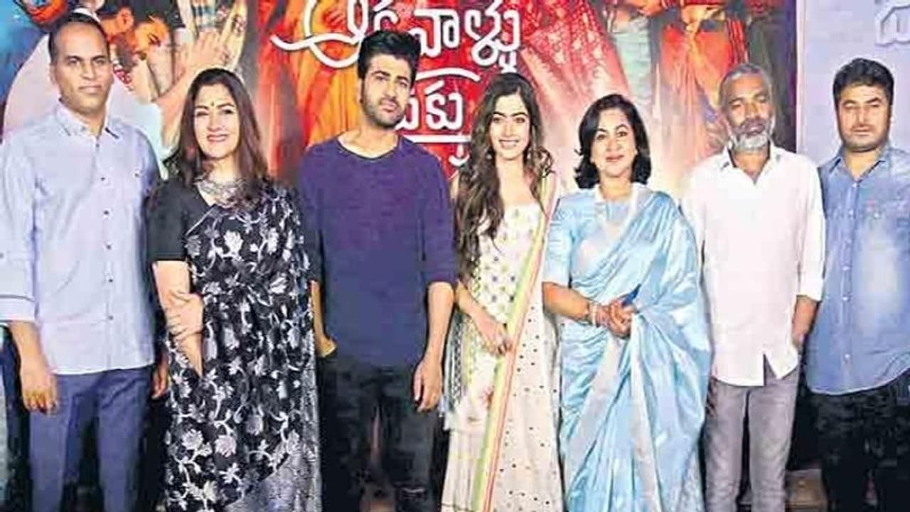 Sharwanand: ఓ చిరునవ్వుతో ఇంటికి వెళ్తారు... ఆడావాళ్ళు మీకు జోహార్లు సినిమా గురించి శర్వానంద్