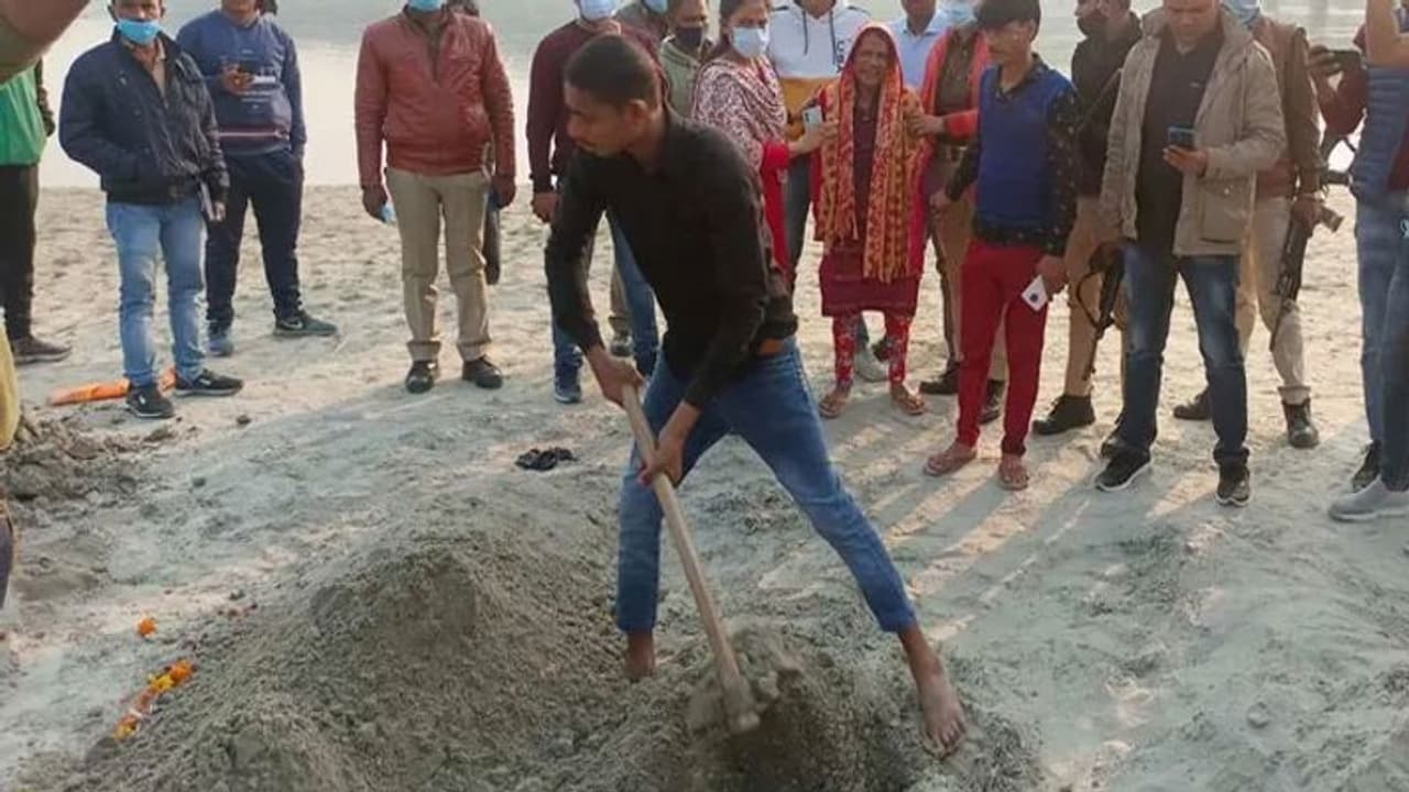 उन्नाव की दलित लड़की के शव का दोबारा हुआ पोस्टमार्टम, चौकाने वाले खुलासे आये सामने