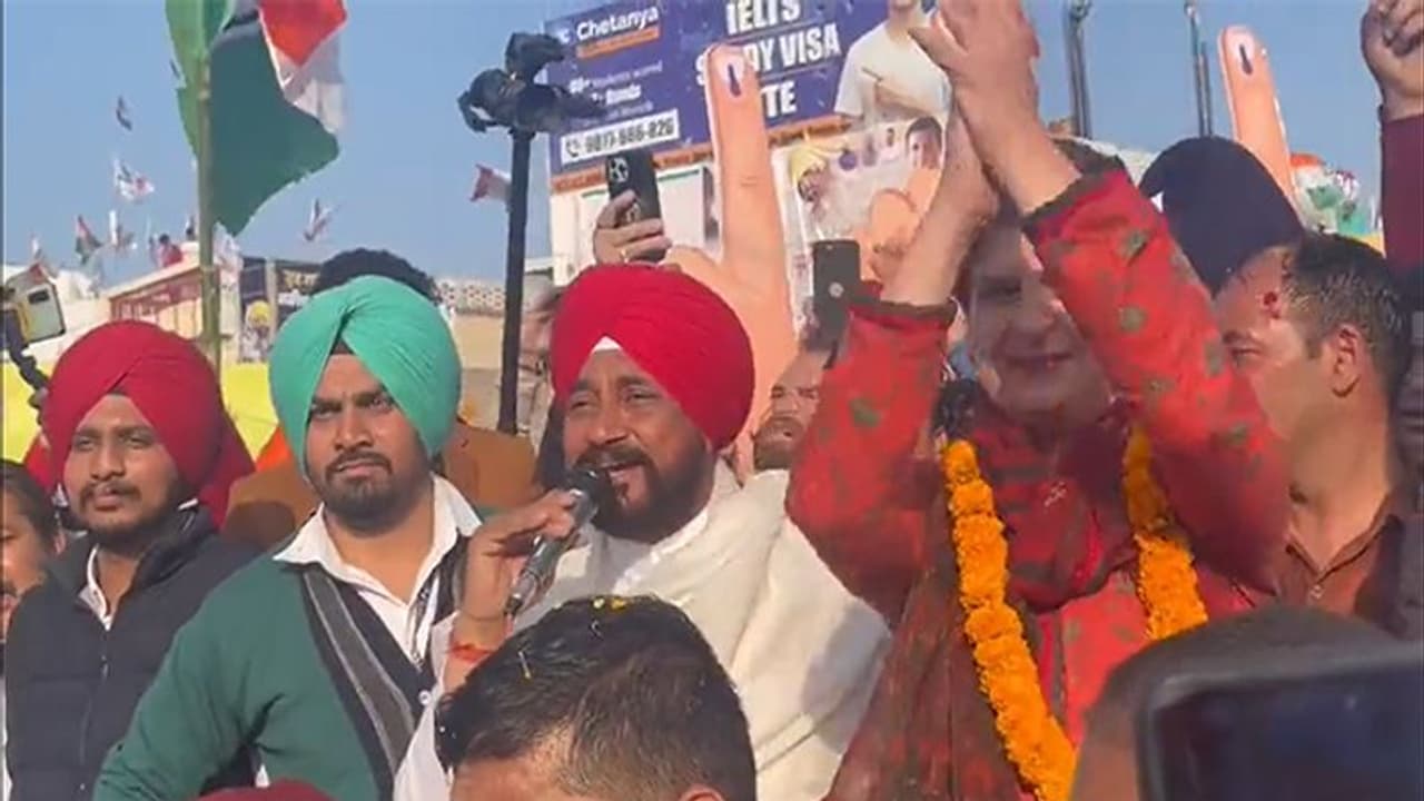 पंजाब चुनावः भाषण में यूपी बिहार के लोगों का अपमान करते रहे सीएम चन्नी, तालियां बजाती रहीं प्रियंका गांधी