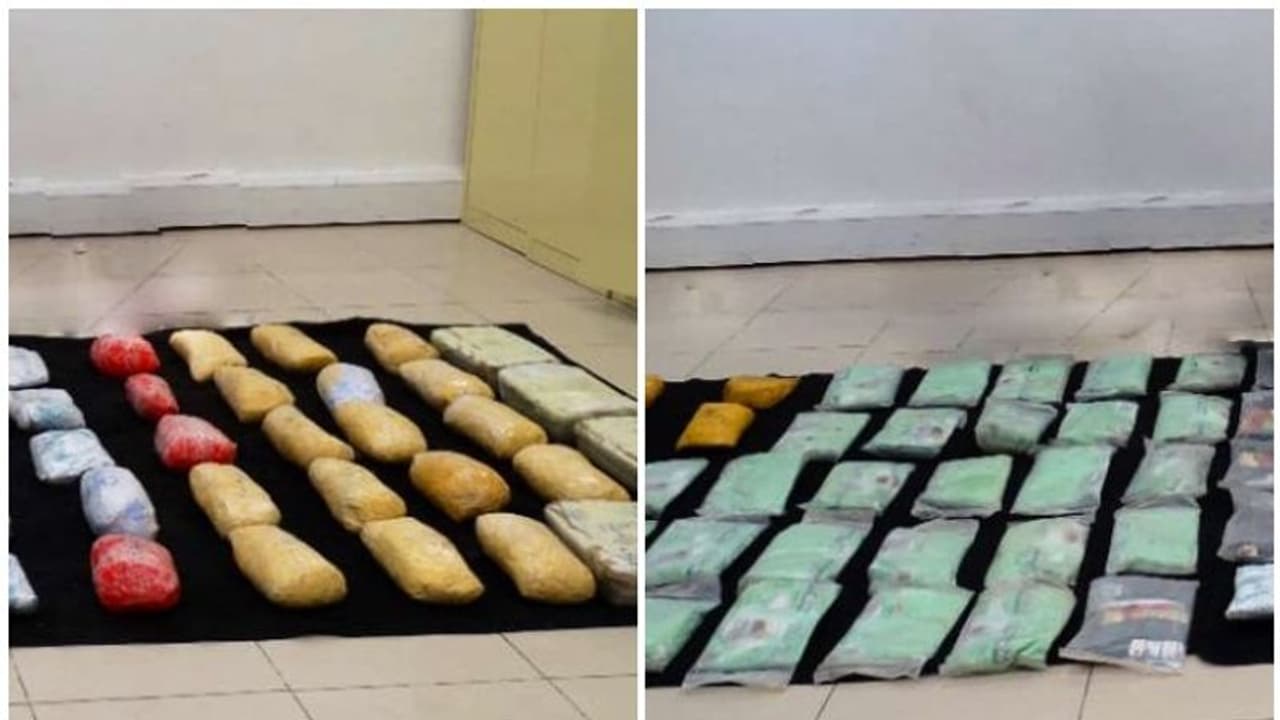 Drug Smuggling: ഒമാനിലേക്ക് മയക്കു മരുന്ന് കടത്താന് ശ്രമം; നാല് പേര് അറസ്റ്റില് Drug Smuggling: ഒമാനിലേക്ക് മയക്കു മരുന്ന് കടത്താന് ശ്രമം; നാല് പേര് അറസ്റ്റില്
