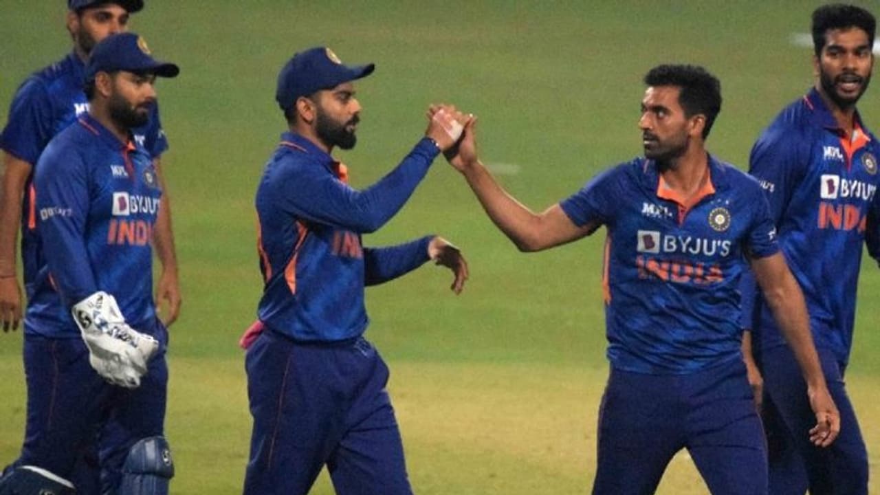 ইডেনে ভারতের দাপটে ধরাসায়ী ওয়েস্ট ইন্ডিজ, প্রথম টি ২০তে জয় রোহিতদের ইডেনে ভারতের দাপটে ধরাসায়ী ওয়েস্ট ইন্ডিজ, প্রথম টি ২০তে জয় রোহিতদের