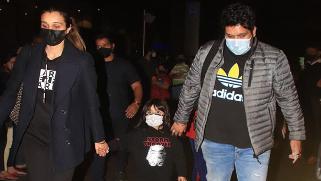 Bappi Lahiri Death: आधी रात को मुंबई लौटा बप्पी दा का बेटा, यहां और इतने बजे किया जाएगा अंतिम संस्कार Bappi Lahiri Death: आधी रात को मुंबई लौटा बप्पी दा का बेटा, यहां और इतने बजे किया जाएगा अंतिम संस्कार