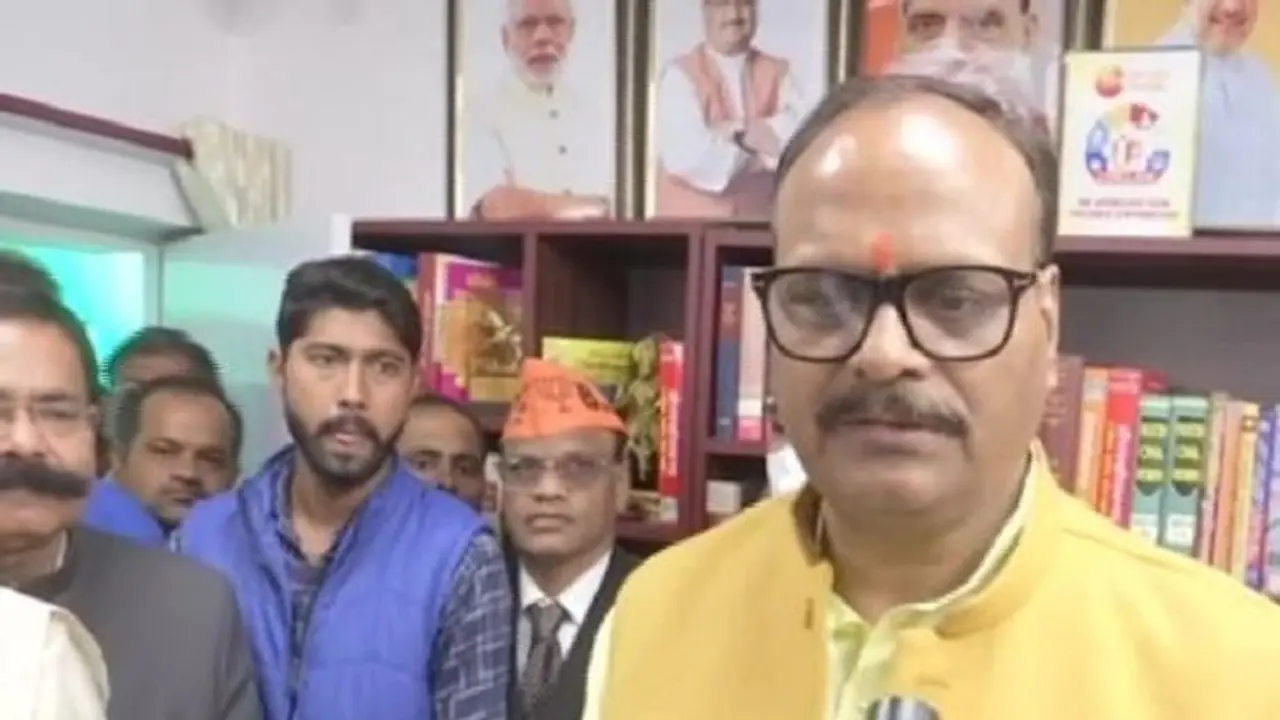 यूपी चुनाव: राज्य मंत्री ब्रजेश पाठक बोले सपा बुरी तरह से परिवारवाद में उलझी, जनता इन्हें फिर देगी नकार यूपी चुनाव: राज्य मंत्री ब्रजेश पाठक बोले सपा बुरी तरह से परिवारवाद में उलझी, जनता इन्हें फिर देगी नकार