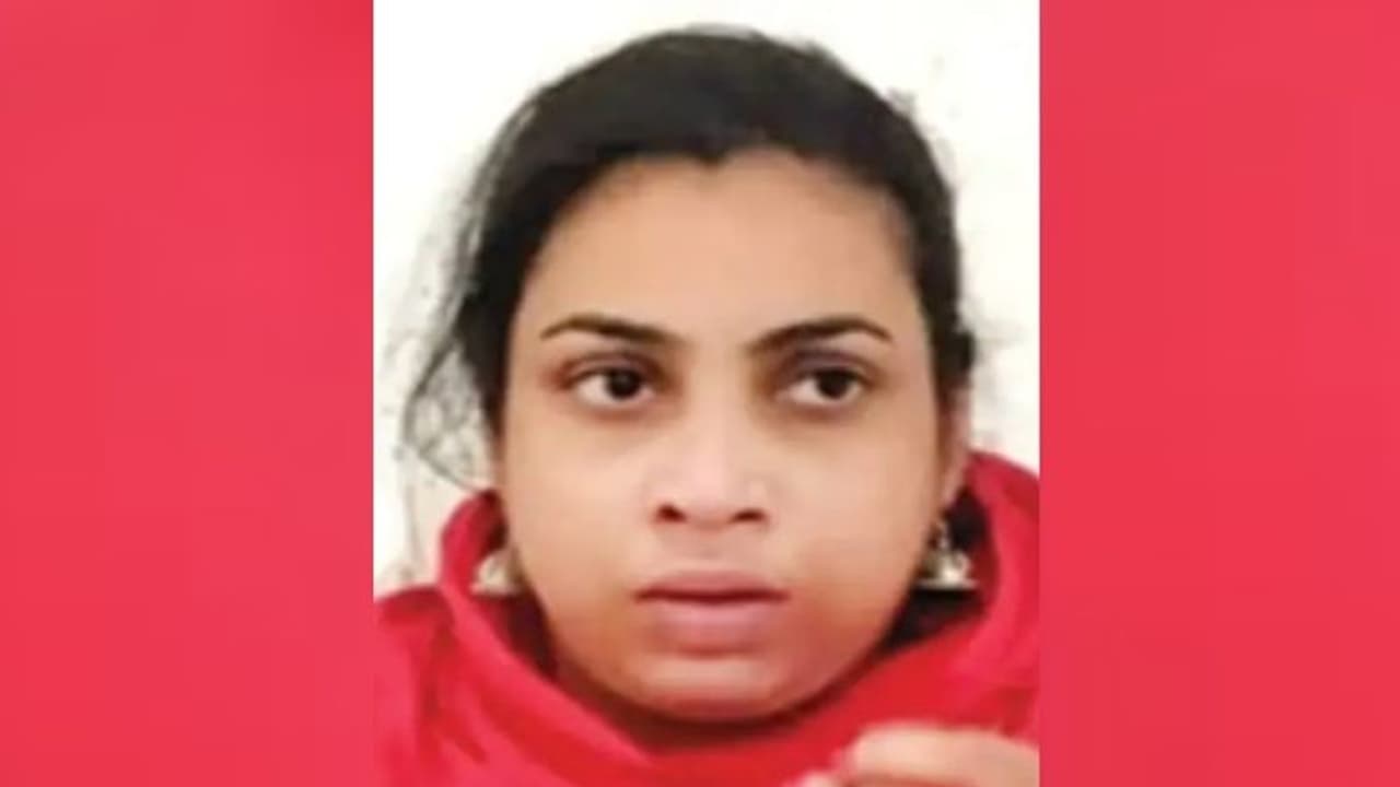 കണ്ണൂരിൽ മാരക മയക്കുമരുന്നുമായി യുവതി പിടിയിൽ, അന്വേഷണം കണ്ണികൾക്ക് പിന്നാലെയെന്ന് പൊലീസ് കണ്ണൂരിൽ മാരക മയക്കുമരുന്നുമായി യുവതി പിടിയിൽ, അന്വേഷണം കണ്ണികൾക്ക് പിന്നാലെയെന്ന് പൊലീസ്