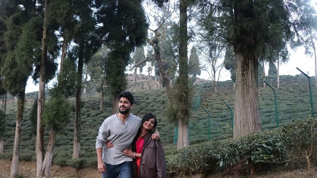 মিঠাইকে মনের কথা জানিয়ে লজ্জায় সিড, পরিবারের সকলের মাঝে ধরতে হবে গান মিঠাইকে মনের কথা জানিয়ে লজ্জায় সিড, পরিবারের সকলের মাঝে ধরতে হবে গান