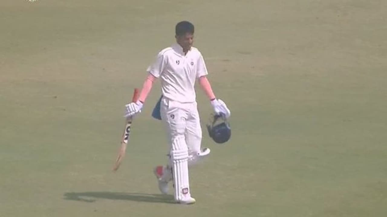 Ranji Trophy : യഷ് ദുളിന് അപൂര്വ നേട്ടം, റെക്കോര്ഡ് പട്ടികയില് സച്ചിനും രോഹിതും; മേഘാലയയെ കേരളം എറിഞ്ഞിട്ടു Ranji Trophy : യഷ് ദുളിന് അപൂര്വ നേട്ടം, റെക്കോര്ഡ് പട്ടികയില് സച്ചിനും രോഹിതും; മേഘാലയയെ കേരളം എറിഞ്ഞിട്ടു