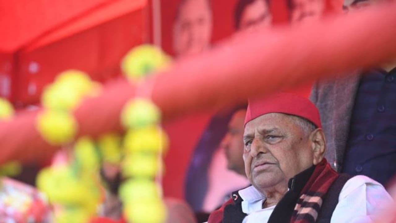 Mulayam Singh Yadav's health remains critical, team of oncologists supervising treatment Mulayam Singh Yadav's health remains critical, team of oncologists supervising treatment