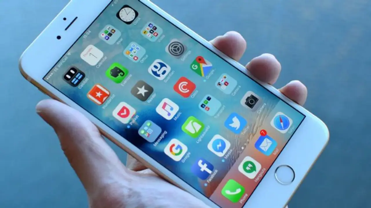 iPhone यूजर के लिए बुरी खबर! बंद हुआ ये स्मार्टफोन,फैंस बोले! प्लीज़ Apple ऐसा मत करो