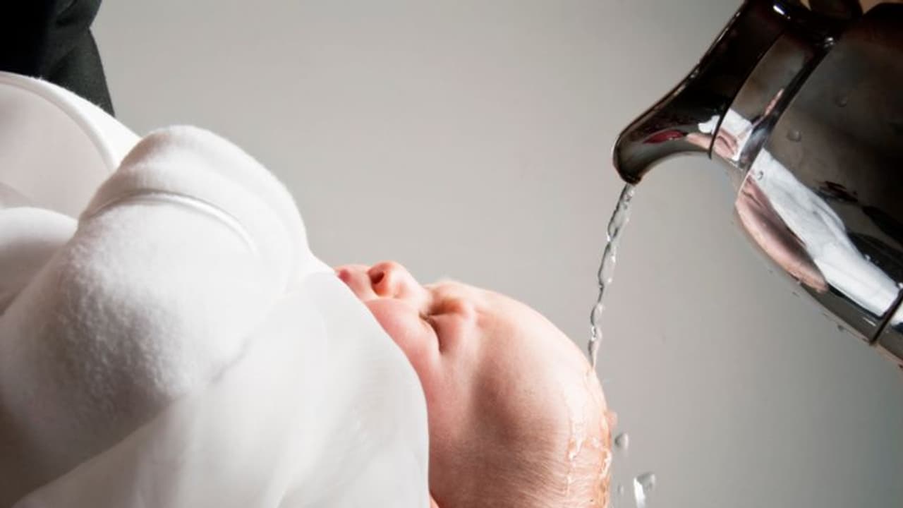 baptisms invalid: 25 വര്‍ഷമായി മാമോദീസ തെറ്റിച്ചൊല്ലിയ പുരോഹിതന്‍ രാജിവെച്ചു, മാമോദീസ അസാധുവായെന്ന് സഭ