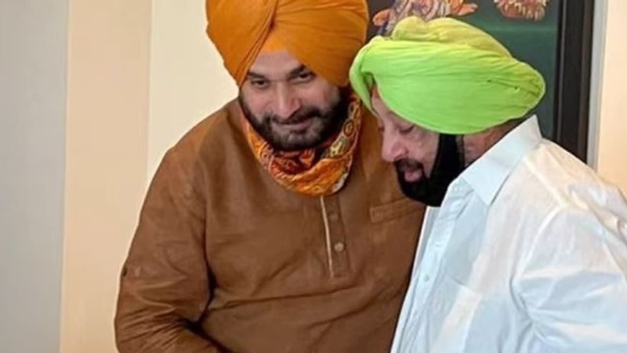 पंजाब चुनाव: क्यों सिद्धू के तेवर पड़े ढीले, कहां गई कैप्टन की दहाड़, एक्सपर्ट ने बताई वजह..पढ़िए पूरी रिपोर्ट पंजाब चुनाव: क्यों सिद्धू के तेवर पड़े ढीले, कहां गई कैप्टन की दहाड़, एक्सपर्ट ने बताई वजह..पढ़िए पूरी रिपोर्ट