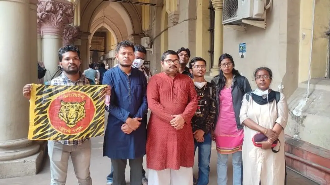 ব্যাংকে বাংলা ভাষায় পরিষেবার দাবি, কলকাতা হাইকোর্টের দ্বারস্থ বাংলা পক্ষ ব্যাংকে বাংলা ভাষায় পরিষেবার দাবি, কলকাতা হাইকোর্টের দ্বারস্থ বাংলা পক্ষ