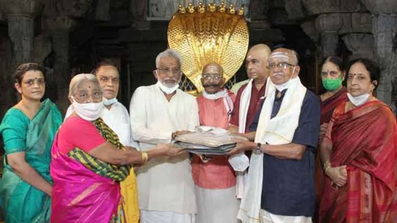 Tirupati temple: ரூ.9.20 கோடி மதிப்பலான சொத்தை திருப்பதி ஏழுமலையான் கோவிலுக்கு வாரி வழங்கிய சென்னை பெண்..! Tirupati temple: ரூ.9.20 கோடி மதிப்பலான சொத்தை திருப்பதி ஏழுமலையான் கோவிலுக்கு வாரி வழங்கிய சென்னை பெண்..!