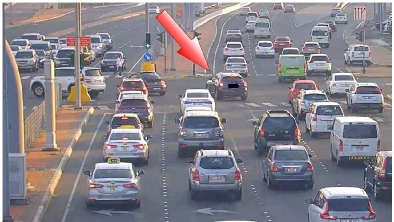 Sudden swerving: റോഡുകളില് പെട്ടെന്ന് ലേന് മാറുന്നവര്ക്ക് പണി വരുന്നു; പ്രത്യേക റഡാറുകള് സ്ഥാപിച്ചു Sudden swerving: റോഡുകളില് പെട്ടെന്ന് ലേന് മാറുന്നവര്ക്ക് പണി വരുന്നു; പ്രത്യേക റഡാറുകള് സ്ഥാപിച്ചു