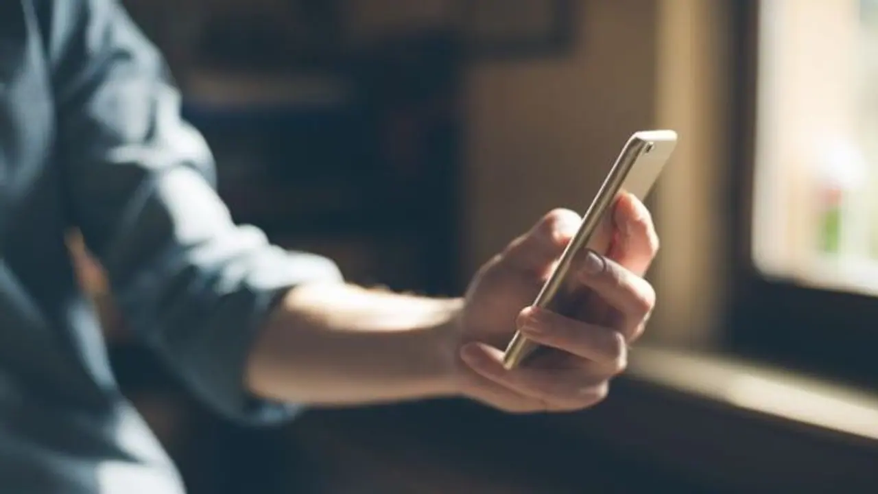 ஸ்மார்ட்ஃபோனை அதிகம் பயன்படுத்தினால் கடுமையான தலைவலி ஏற்படலாம்; நிவாரணம் பெற நிபுணர் சொன்ன டிப்ஸ் இதோ ஸ்மார்ட்ஃபோனை அதிகம் பயன்படுத்தினால் கடுமையான தலைவலி ஏற்படலாம்; நிவாரணம் பெற நிபுணர் சொன்ன டிப்ஸ் இதோ