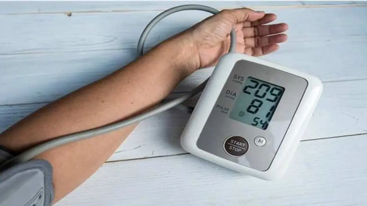 কিভাবে দ্রুত উচ্চ রক্তচাপ নিয়ন্ত্রণ করবেন, জেনে রাখুন এই উপায়গুলো কিভাবে দ্রুত উচ্চ রক্তচাপ নিয়ন্ত্রণ করবেন, জেনে রাখুন এই উপায়গুলো