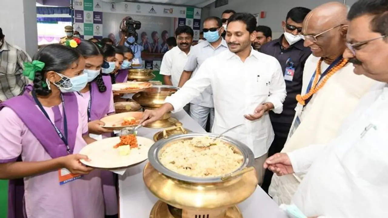 ఆత్మకూరులో Akshaya Patra kitchenను ప్రారంభించిన సీఎం జగన్.. అక్షయపాత్ర ఫౌండేషన్ గురించి ఈ విషయాలు తెలుసా.. ఆత్మకూరులో Akshaya Patra kitchenను ప్రారంభించిన సీఎం జగన్.. అక్షయపాత్ర ఫౌండేషన్ గురించి ఈ విషయాలు తెలుసా..